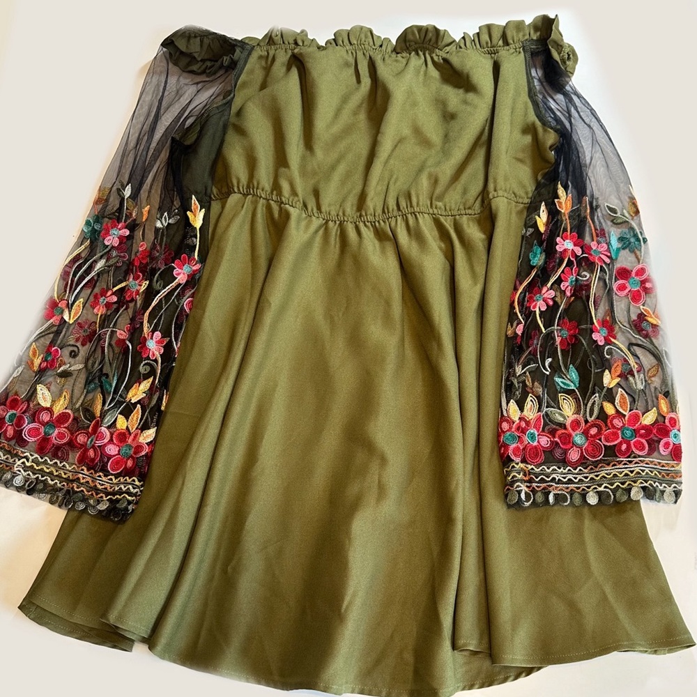 Plus Size Dress Bundle - Two dresses with sheer floral embroidered sleeves - 4XL